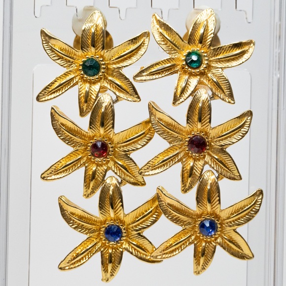 Trifari Starfish/ Flower shaped clip on earrings - Picture 6 of 7